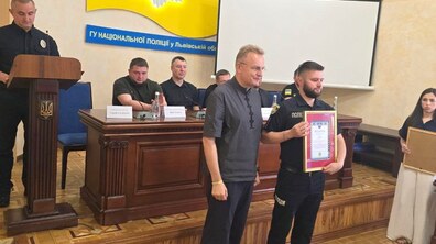 Фото: Андрій Садовий привітав львівських правоохоронців з професійним святом