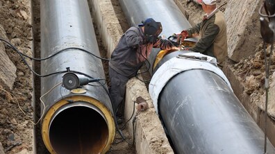 працівники Львівтеплоенерго ремонтують тепломережу