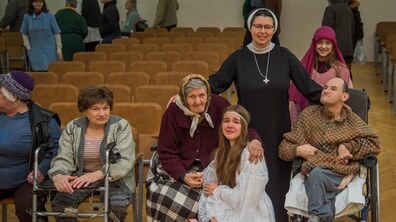 Фото: Львів’ян запрошують приготувати подарунки до Миколая для самотніх літніх людей