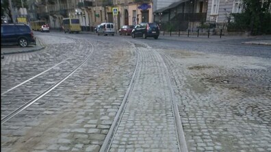 Фото: На площі Франка завершено черговий етап робіт зі заміни трамвайної колії та відновлено дорожнє покриття