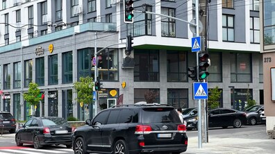 Фото: На перехресті Зелена – Зубрівська запрацював новий світлофорний об’єкт із «розумним» керуванням