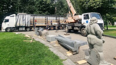 Фото: У Стрийському парку виставлять колекцію сучасних скульптур