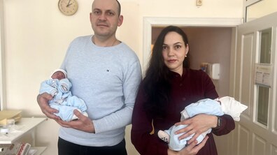 Фото: Передчасно народжених двійнят, які першими з’явилися на світ цього року у Львові, виписали з лікарні