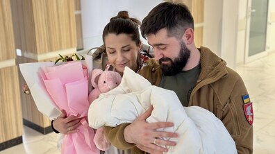 Фото: Вперше стала мамою у 39 років: львівські лікарі допомогли дружині захисника народити дитя