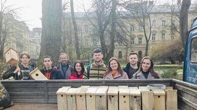 Фото: У парку ім.І.Франка встановили гніздівлі