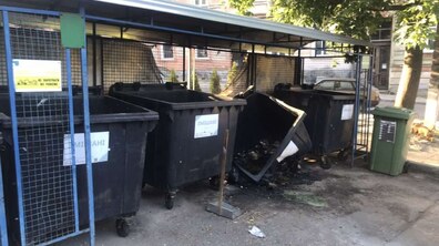 Фото: На вул. Володимира Великого, 79 зловмисники підпалили контейнер для відходів