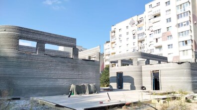 Фото: Будівельні роботи зі зведення 3D-школи на Варшавській відновлять (відео)