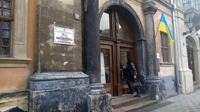 Фото: «Не мають носити на руках»: місто допоможе облаштувати безбар’єрність в обласній бібліотеці
