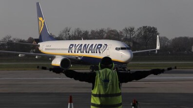 Фото: До Львова прилетів перший літак компанії Ryanair