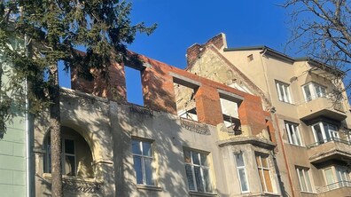 Відбудова зруйновного ракетним ударом будинку на вул. Коновальця, 44