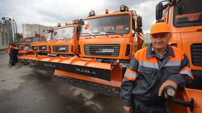 Фото: Снігоприбиральна техніка працює в режимі готовності до погіршення погодних умов