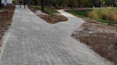 Фото: У парку «Горіховий гай» завершили капітальний ремонт доріжки
