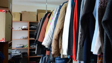 Фото: Центр обліку та нічного перебування бездомних потребує теплого одягу