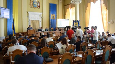 Фото: На сесії заслухали інформацію про вжиті заходи щодо повернення викрадених приміщень 