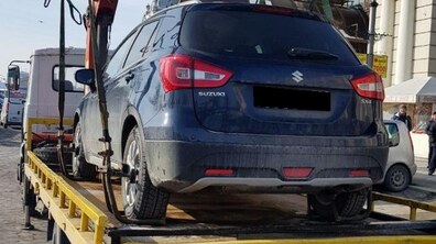 Фото: За 3 тижні через паркування у заборонених місцях було евакуйовано 52 автомобілі на арештмайданчик