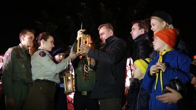 Фото: Пластуни передали місту Вифлеємський вогонь миру