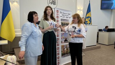 Фото: У Львівській міській раді привітали випускників шкіл з Мелітополя 