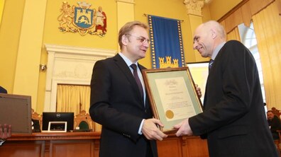Фото: Мер Львова вручив відзнаки з нагоди Дня місцевого самоврядування