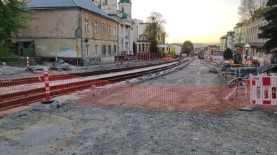 Фото: Реконструкція вулиці Шевченка: завершили монтаж трамвайних колій та копають лунки для висадки дерев