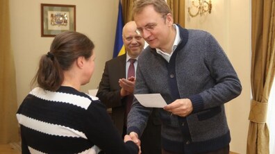 Фото: Три багатодітні сім’ї отримали ключі від нових квартир у Львові