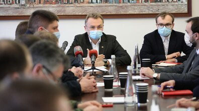 Фото: Мер Львова закликав мобілізувати всі ресурси для прибирання міста від снігу