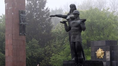 Фото: Найвища стела Монументу Слави в аварійному стані: рішення про проведення першочергових протиаварійних заходів розглядатимуть на засіданні виконавчого комітету