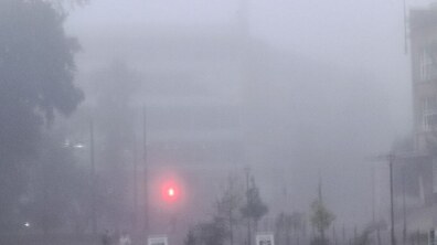 Густий туман оповив вулиці Львова