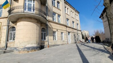 Фото: У межах Громадського бюджету в школі №63 відремонтували подвір’я