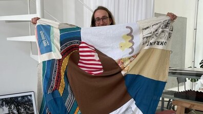 Фото: Внутрішньо переміщених українців запрошують перетворити свій старий одяг на колективний мистецький об’єкт