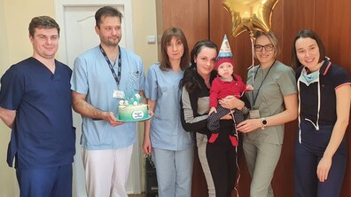 Фото: Хлопчик, якого рік тому львівські хірурги оперували 10 годин поспіль, їде додому
