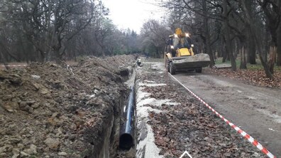 Фото: У Снопківському парку ремонтують водогін