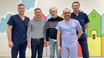 Фото: Персональний лікар французького футбольного клубу прооперував у Львові півтора десятка українців