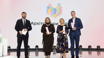 нагородження лауреатів у номінації “Архітектори турботи”, національної відзнаки “Родина для кожної дитини. Better Care Awards”, серед яких Зореслава Люльчак, керівниця центру “Джерело”.