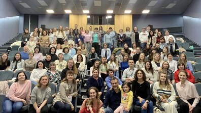 Фото: Італійський професор навчав українських лікарів, як виявити неврологічні порушення у немовлят