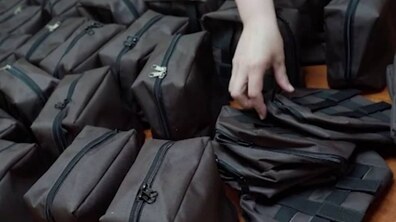 Фото: Львівські волонтери шиють підсумки для аптечок військовим