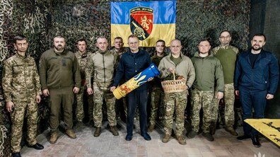 Фото: Мер Львова відвідав захисників на Донеччині та передав техніку від громади