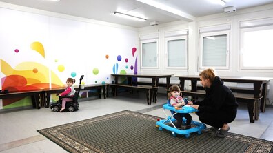 Фото: Найбільшому модульному містечку у Львові – два роки: як живуть мешканці