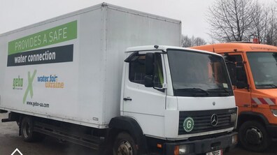 Фото: Львіводоканал передав своїм колегам з Херсону автомобілі, насоси та модулі для очистки води
