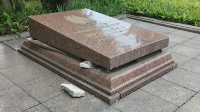 Фото: Вночі невідомі намагалися викрасти останки Кузнецова у Львові (відео)