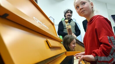 Фото: Для маленьких пацієнтів львівської лікарні зіграли концерт на легендарному піаніно «Україна» з Бахмута