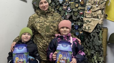 Фото: Понад тисяча діток захисників та захисниць отримали у Львові солодкі подарунки від святого Миколая