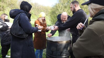 Фото: Понад 40 охочих прийшли прибрати Сихівський ліс та опанувати тактичну медицину