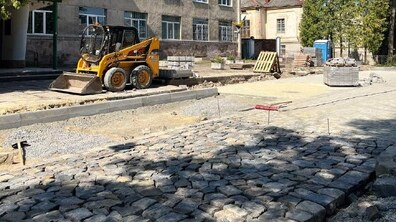 Фото: Ремонт вулиці Драгоманова триватиме до 10 вересня: на вихідних асфальтуватимуть невелику ділянку вулиці