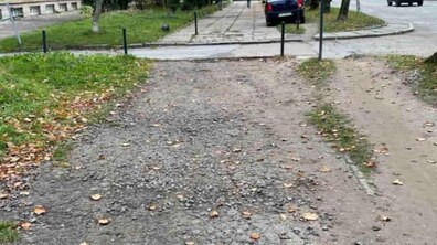 Фото: Аварійний тротуар на початку вул. Володимира Великого відремонтують у співфінансуванні з підприємцями