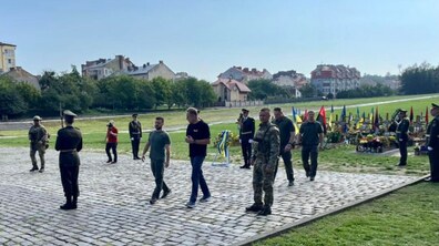 Фото: Міський голова Андрій Садовий та Президент Володимир Зеленський у Львові вшанували пам'ять загиблих Захисників України