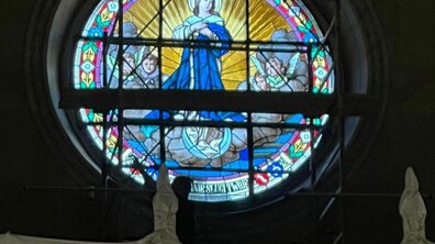 Фото: У Львові відреставрований вітраж повернули до храму св. Іоана Золотоустого