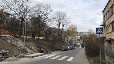 Фото: На вул. Й.Сліпого облаштовують пішохідний перехід