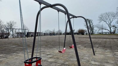 Фото: У парку Високий замок встановили гойдалки та висадили 127 дерев