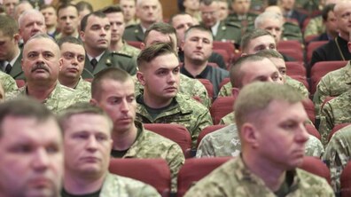 Фото: Андрій Садовий привітав військовослужбовців з Днем Збройних Сил України та вручив їм відзнаки