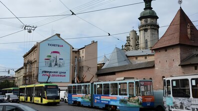 пересічення трамвайної колії на площі Митній.